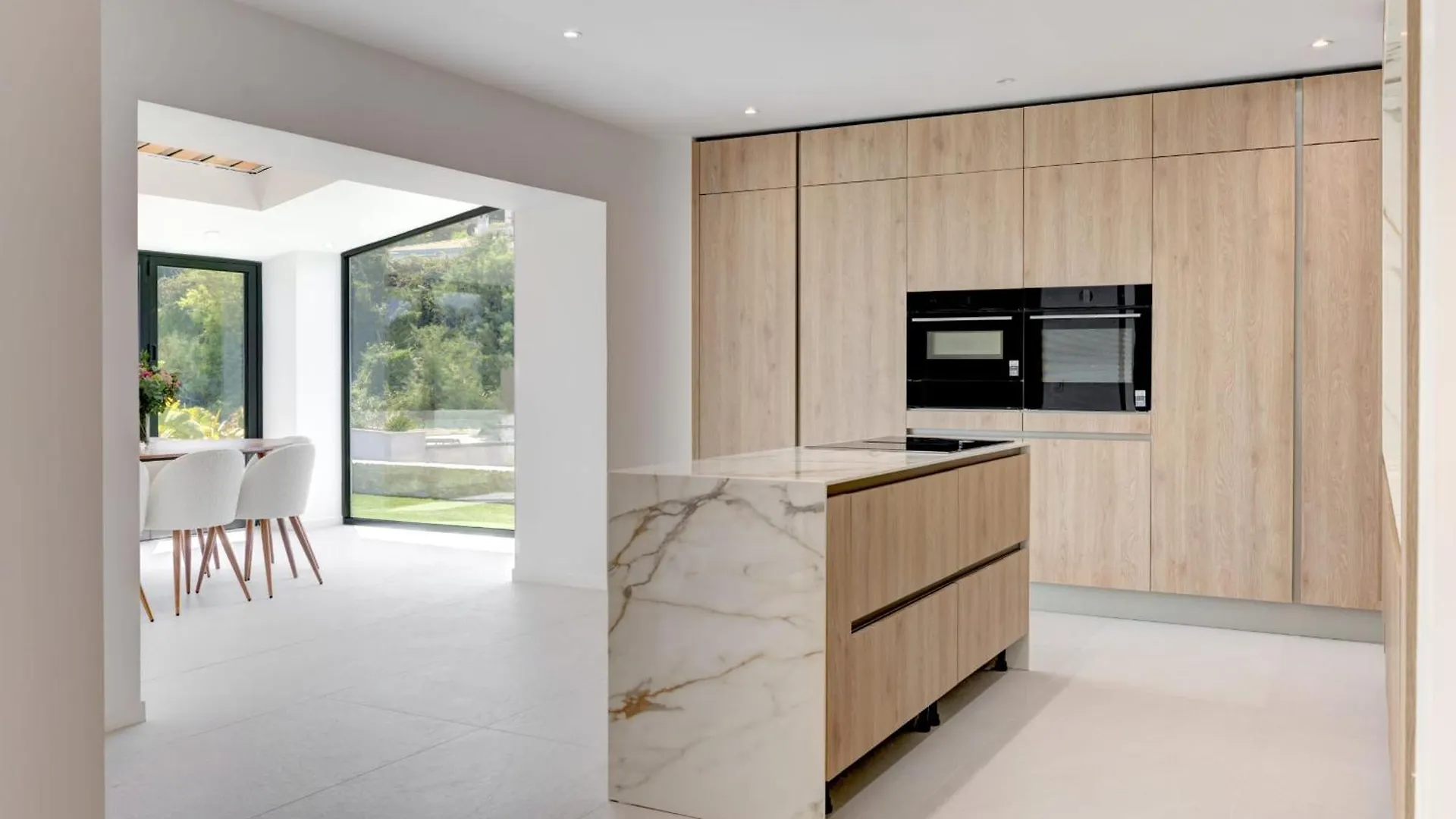 Brand New 6 Bedroom Villa With Pool Vallauris