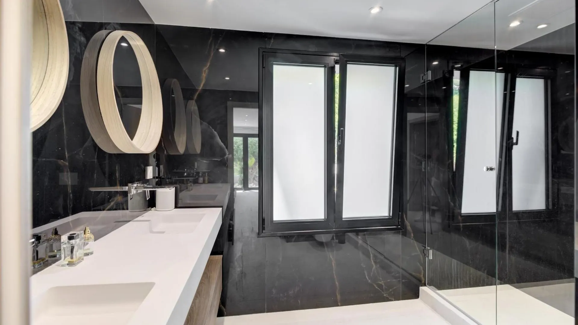 Brand New 6 Bedroom Villa With Pool Vallauris