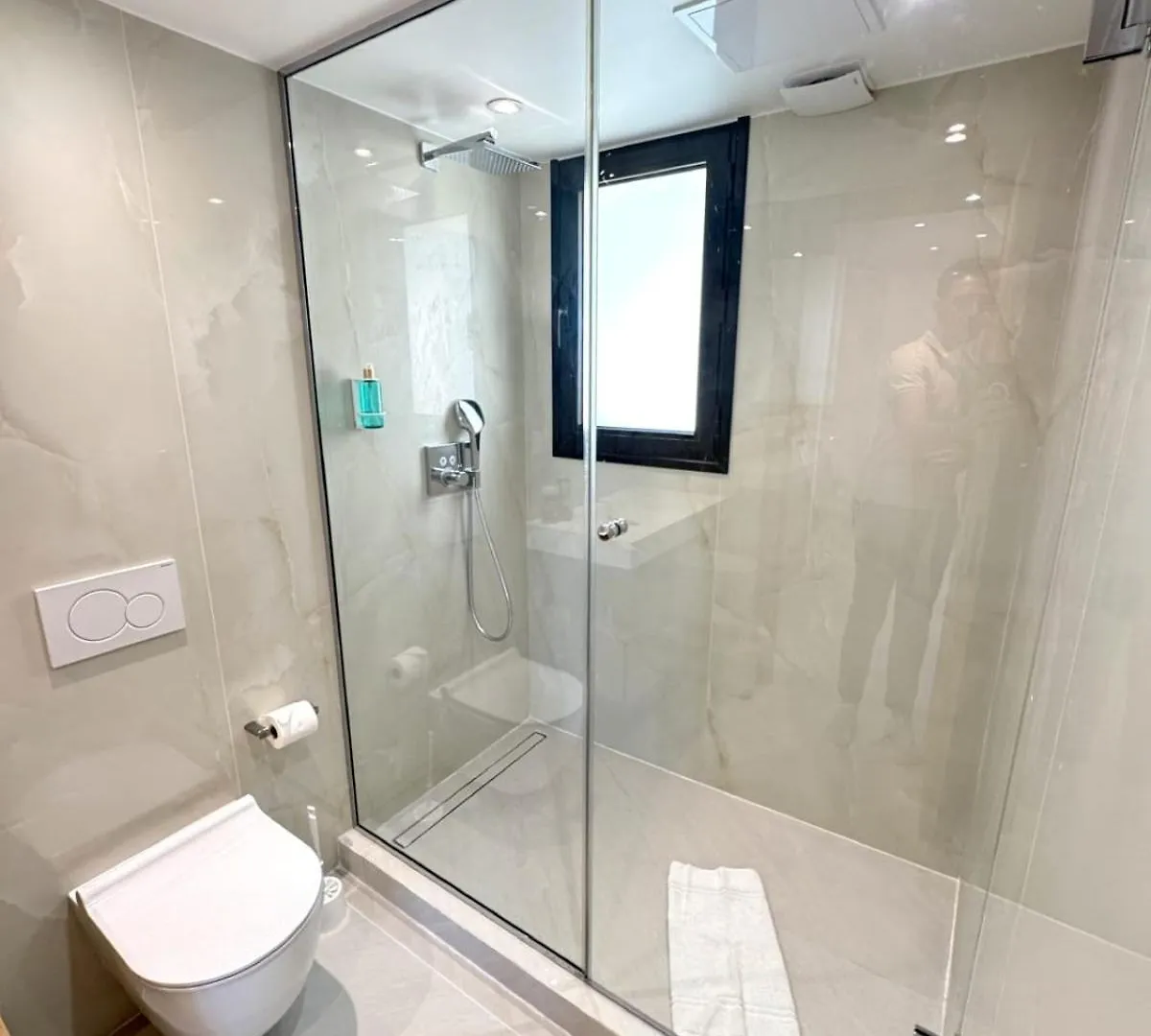 Brand New 6 Bedroom Villa With Pool Vallauris