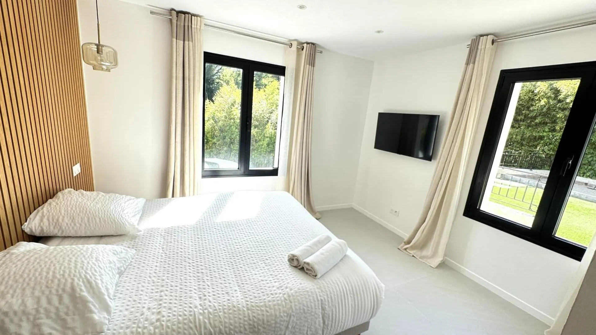 Brand New 6 Bedroom Villa With Pool Vallauris