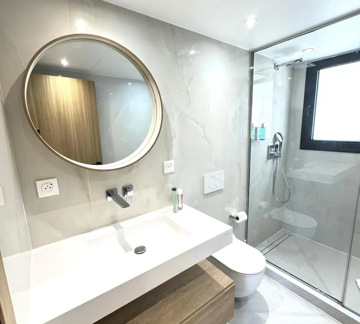 Brand New 6 Bedroom Villa With Pool Vallauris