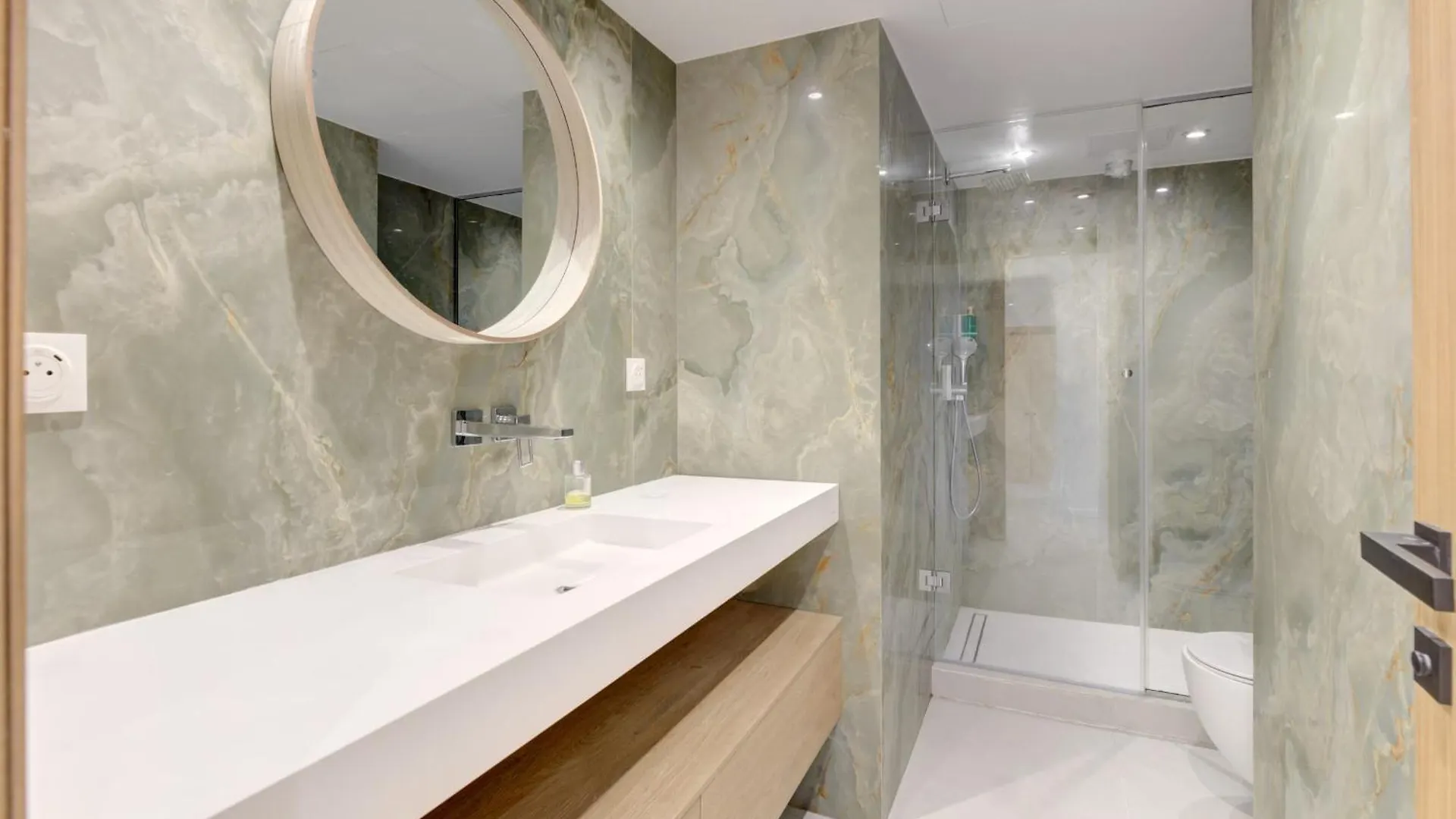 Brand New 6 Bedroom Villa With Pool Vallauris