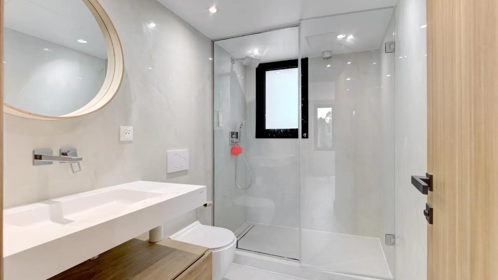 Brand New 6 Bedroom Villa With Pool Vallauris