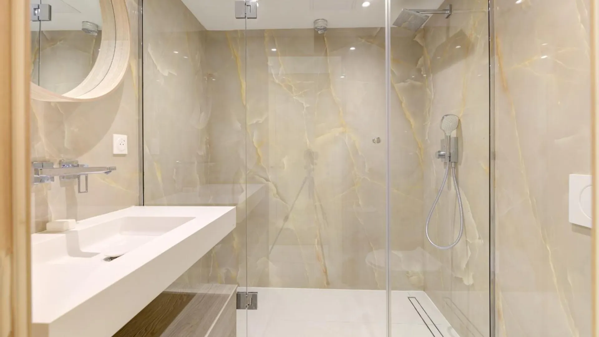 Brand New 6 Bedroom Villa With Pool Vallauris