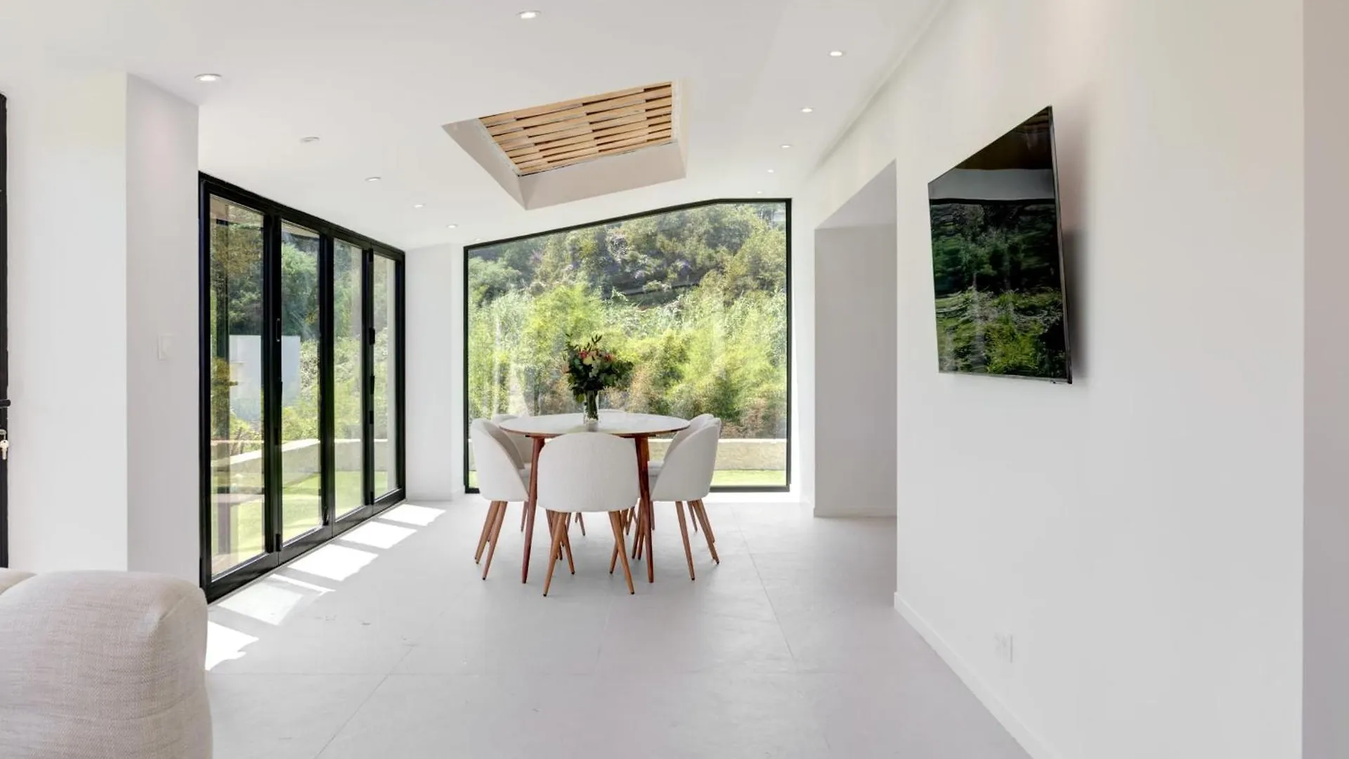 Brand New 6 Bedroom Villa With Pool Vallauris