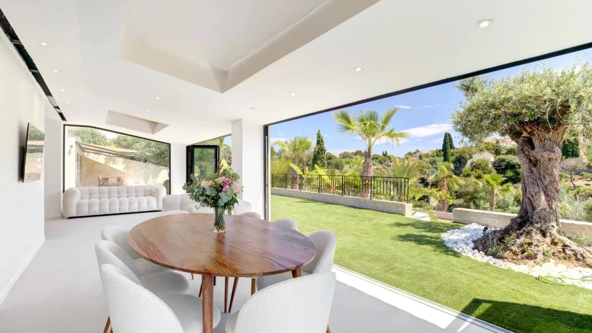 Brand New 6 Bedroom Villa With Pool Vallauris